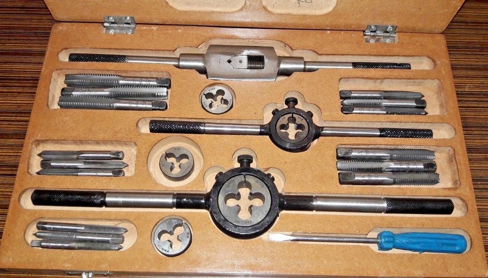 British Standard Whitworth 1/4″ To 1/2” 14 Pcs Tap And Die Set Kit In Wooden Box