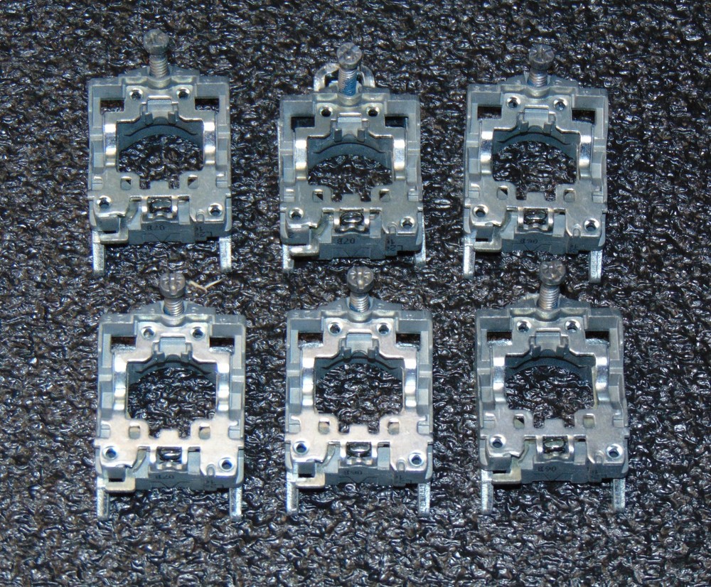 NEW 6x Schneider Electric Metal Mounting Bases ZB4 BZ009 (Lot of 6 pcs)