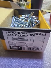 DeWalt Split Drive Anchors Drive Anchor Mushroom Head 1/4×2 1/2. 2Boxes Of 100