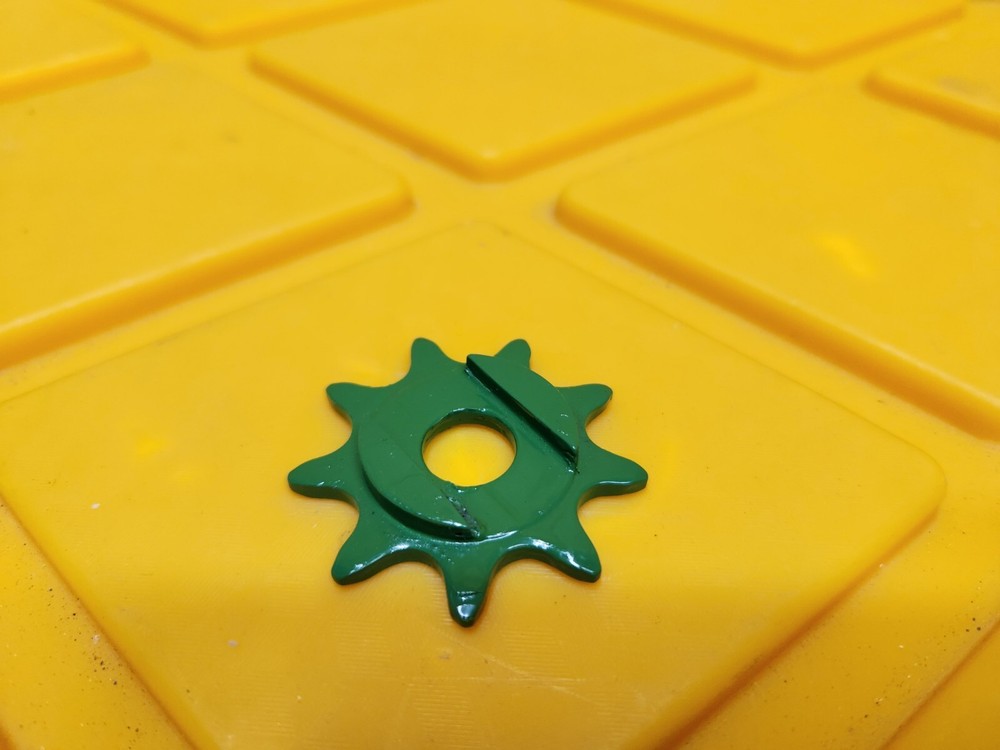 John deere 71 planter drive sprocket – 9 tooth – qty 1 – D10309