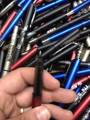 Bulk Lot of 100 Capped Ink Gel Pens – Misprint Plastic Pens