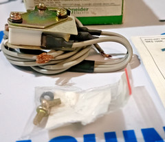 NEW SCHNEIDER ELECTRIC AX1CT1R MCCB ACCESSORY FREE EXPRESS SHIPPING