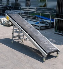 110V Inclined Belt Conveyor Production Line Climbing Conveyor Feeding Machine