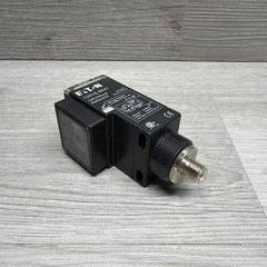 Eaton 1351E-6547 Photoelectric Sensor, 10 FT Diffuse Reflective, No Hardware