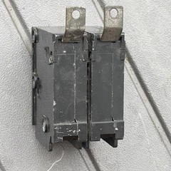 ITE Siemens B220 Circuit Breaker 20A 2Pole 120/240VAC 10KAIC Bolt On Panel Mount