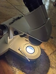 Edmund Scientific microscope 31192-00 Dual eyepiece Perfect condition electronic