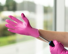 Medium Pink Nitrile Gloves, Disposable and Ambidextrous, 100 Count for Hair Dye