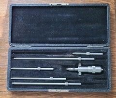 Vintage L. S. Starrett No. 124 Inside Micrometer Set w/(6) Rods (2-8″) & Case