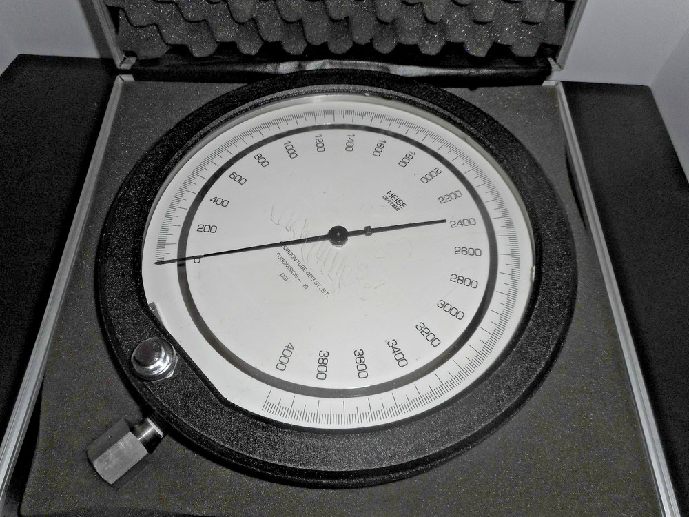 Heise CC-77838 Pressure Gauge * 0-4000 PSI * 10 psi Subdivisions * Bourdon Tube