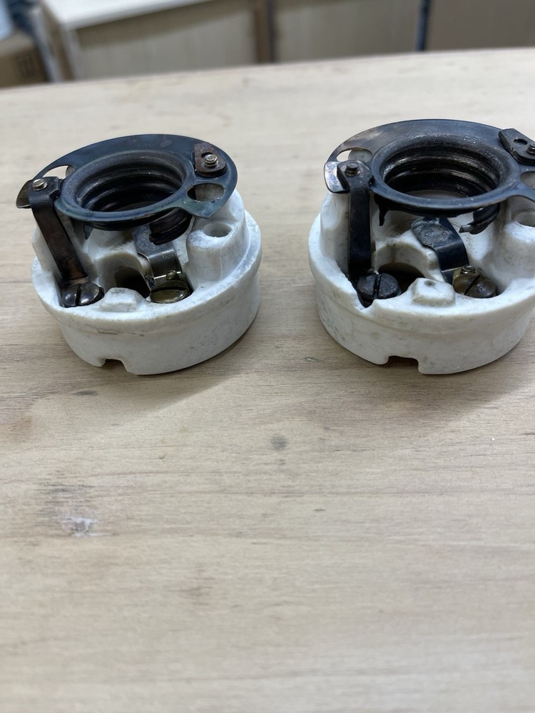Benjamin Industrial Service Station/ Barn Light Porcelain Standard Light Socket