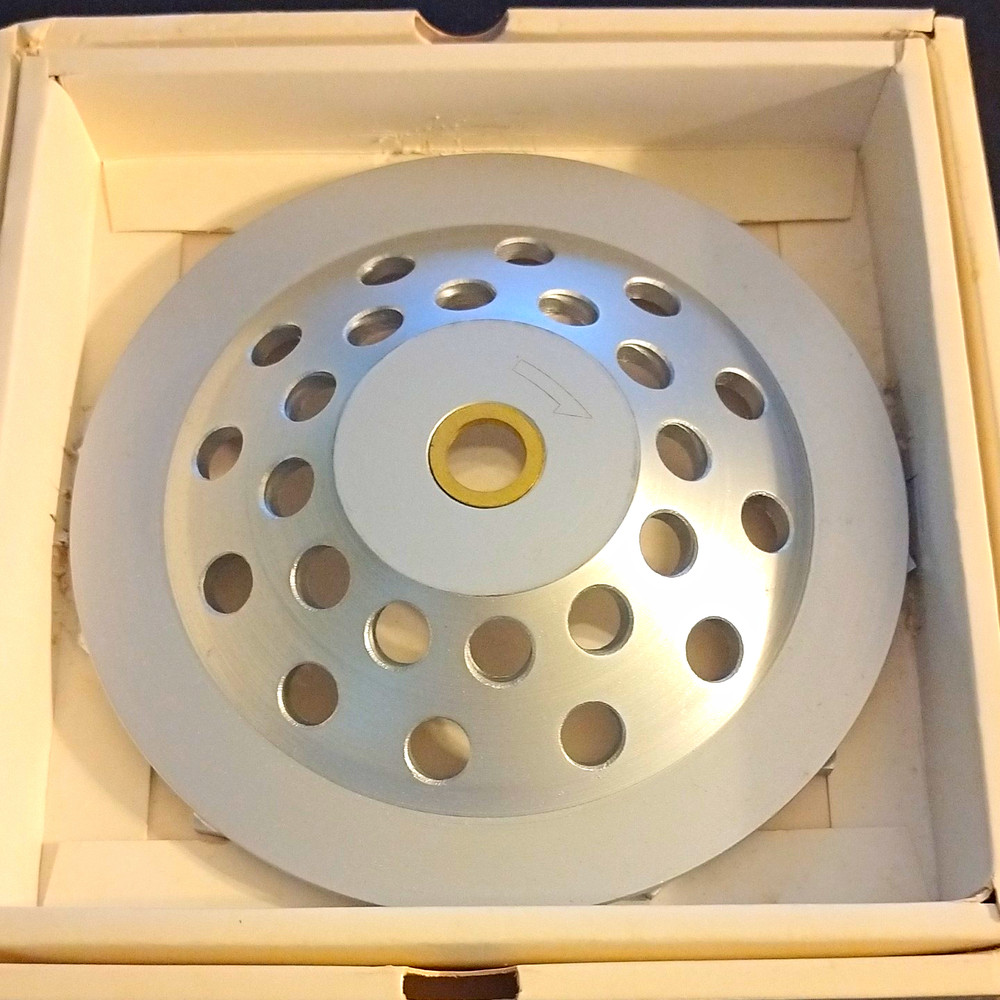 Flaring Cup Metal Grinding Wheel, Segmented Rim, Arbor Hole, Silver