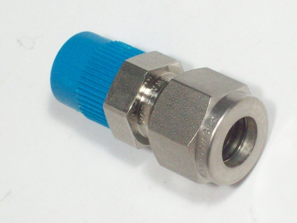 1- Swagelok Stainless Steel Fitting, 3/8″ OD Tube x 1/4″ Male NPT, SS-600-1-4