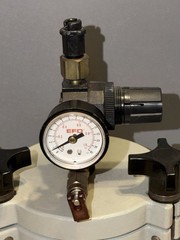 Nordson EFD 615DT 1L Cast Aluminum Fluid Pressure Reservoir Tank w/ Regulator