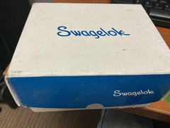 *QTY 22* Swagelok SS-600-9 STAINLESS STEEL fitting 3/8” tube Union 90° Elbow