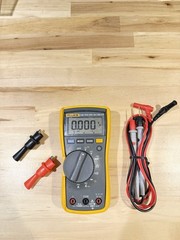 FLUKE 115 TRMS MULTIMETER W/ LEADS & CLIPS – SHIPS FAST