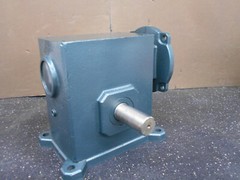 GROVE GOLD REDUCER TMQ26-2 40:1 RATIO 1.35 HP 1750 RPM 1.25″ SHAFT OD