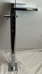 KOHLER Parallel Chrome Floor Mount Tub Filler T23492-4-CP – Excellent , No Hose