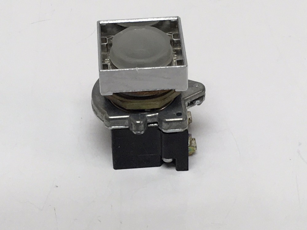 NEW Cutler-Hammer E30BA Compact Pushbutton Indicating Light 120V 60/50Hz