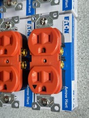 10 NEW EATON ARROW HART 15AMP 125V ISOLATED GROUND ORANGE DUPLEX RECEPTACLES LOT