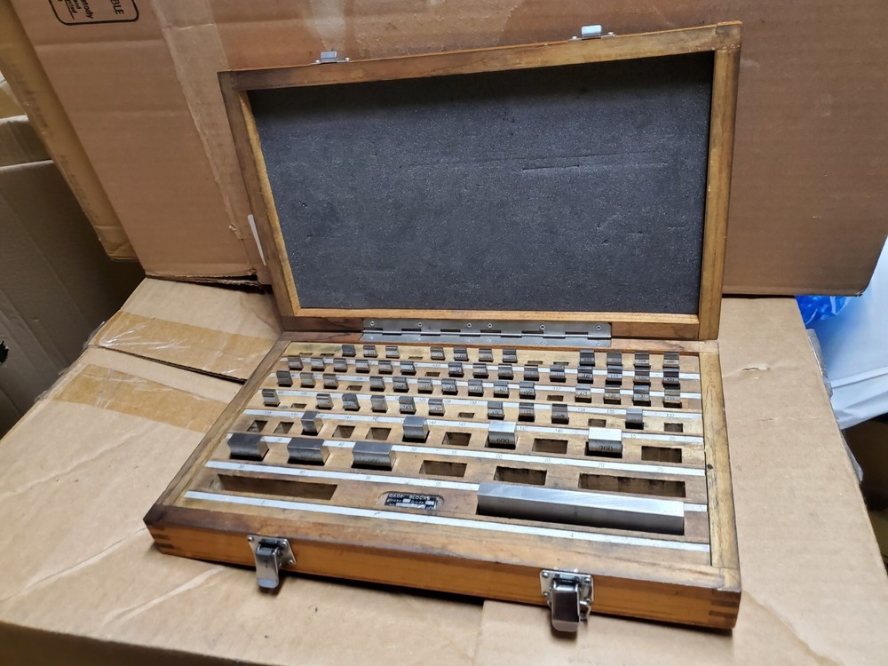 81 PCS GRADE B 20 C GAGE GAUGE BLOCK SET WOODEN BOX Incomplete 01042