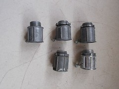 Lot of 5 Angled Set Screw Connectors 1/2″, Multiple Brands *FREE SHIPPING*