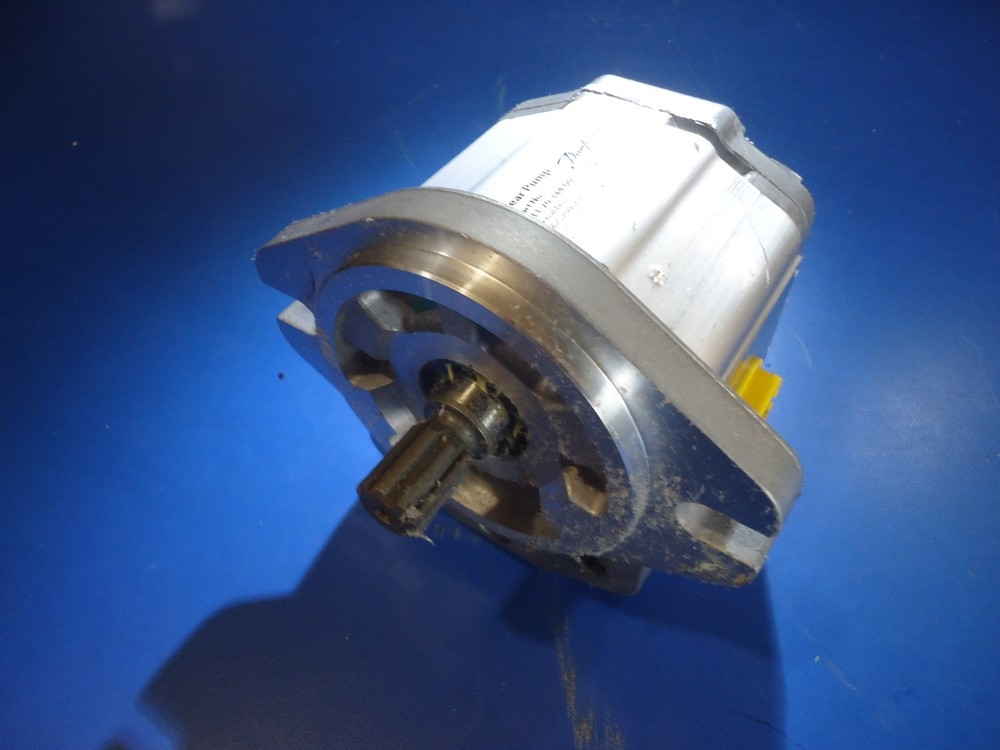 New OEM Danfoss Gear Pump 111.20.344.00 Italy