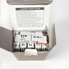Eaton D1RAA 5-Pin Relay Socket DIN Rail Mount Screw Terminals 16 AWG Gray #44/7