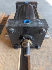 Yates Pneumatic Air Cylinder 5″ Bore X 6″ Stroke 250 PSI 1″ Rod U3AJ4