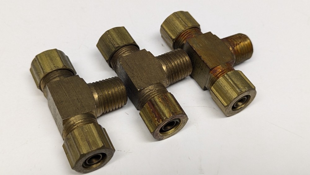(3) Weatherhead Brass 3/8″ Tube by 1/4″ npt Branch Tee Polyline Fitting, 72×6