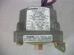 BARKSDALE PRESSURE/VACUUM ACTUATED SWITCH D1H-A80SS .5-80PSI 160PSI MAX NOB