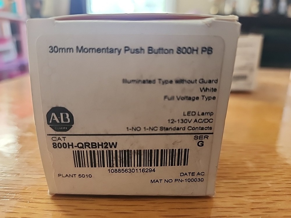 Allen Bradley 800H-QRBH2W 30mm Momentary Push Button White