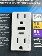 NEW Eaton Duplex Receptacle USB A & TYPE C Charger White 15A Tamper Resistant
