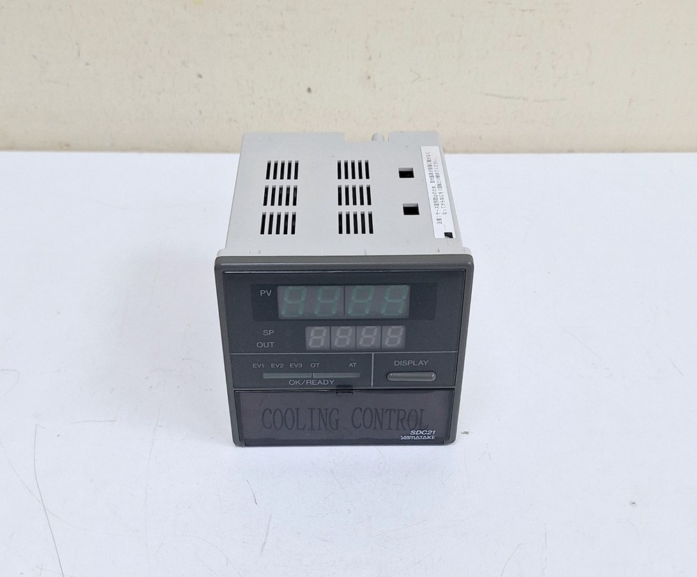 Yamatake SDC21 / C215GA00101 Temperature Controller AC100-240V 50/60Hz 18VA Max