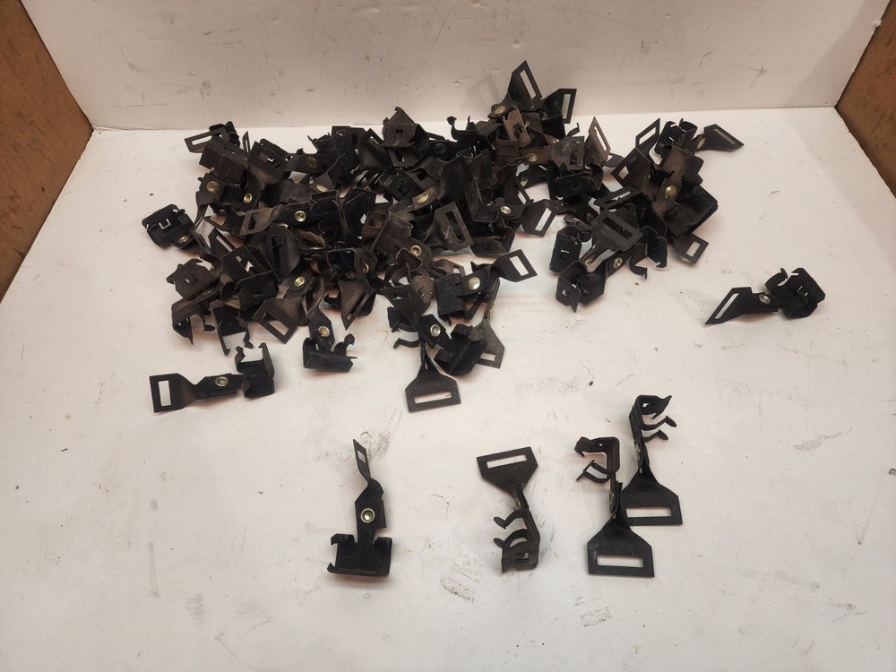 Lot 80pcs Minerallac PSF916R Side Mount Flange Clamp w/Right Angle Strap Hanger