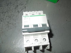 Schneider 60170 Multi 9 C60 C Curve 2A 3p 240VAC 60VDC Din Rail Breaker Surplus