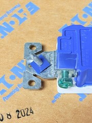 80 NEW EATON 1107W DECORATOR DUPLEX RECEPTACLE OUTLETS 15A 125V 2P 3W WHITE LOT
