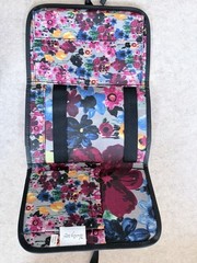 ThirtyOne BOLD BLOOM Fold and Go Trifold Organizer With Pockets