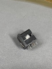 Lot of 100 Mini-DIN 8 Pin Female Panel Mount Connectors PCB Through Hole Socket
