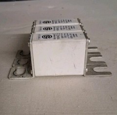 LOT OF 3 BUSSMANN 170M1319 160A 690-700V FUSE