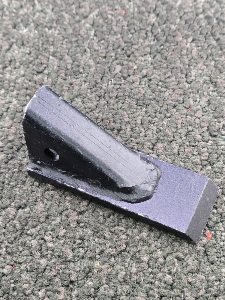 (QTY 2) Heavy-Duty Ripper Point / Scarifier Tooth 4-1/8″ L x 1-1/2″ W x 2″ H