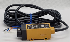 OMRON E3S-X3CE4 12-24VDC 2M PHOTOELECTRIC SWITCH [2RE4-1]