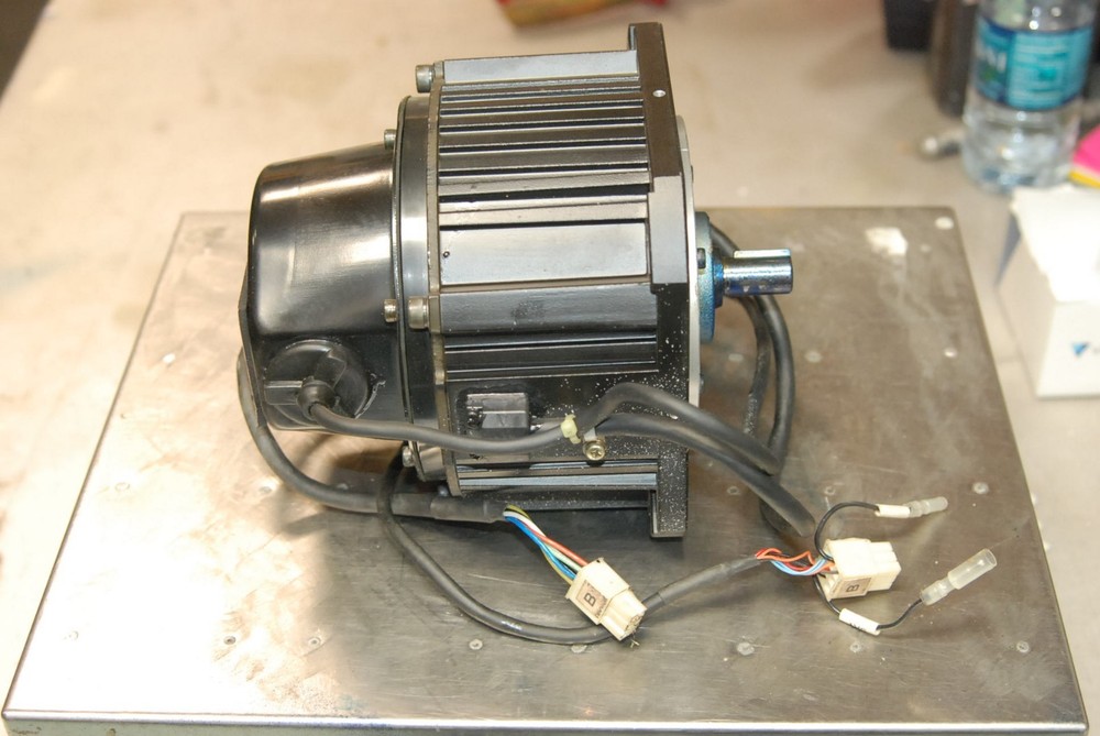 Yaskawa SGMDH-06A2A-YR13, 550W Servo Motor, 200V, 2,000RPM,