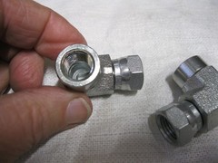 2 qty, 1/4 Female Pipe (NPT) x 1/4″ Female Pipe Swivel (NPSM) 90° Elbow