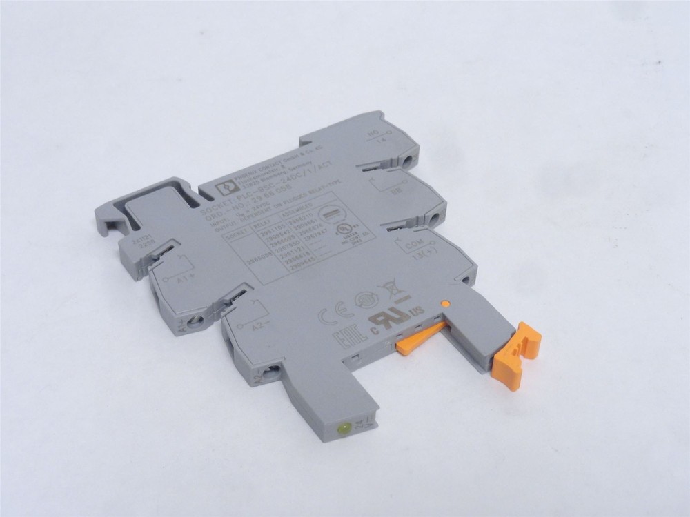 246605 New-No Box; Phoenix PLC-BSC-24DC/1/ACT Relay Base 2966058; 24VDC