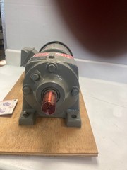 parallel shaft gearmotor 2hp 230-460v, 280 rpm, new old stock in original box