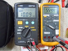 AEMC MODEL 1026 MEGOHMETER WITH ACCESSORIES + CASE-0208294.
