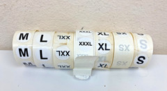 3500 pc Apparel Sz Stickers Labels 7 Rolls 1″ Self Adhesive XS,S,M,L,XL,XXL,XXXL