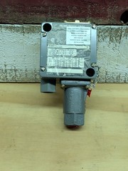 Allen Bradley 836T-T303J Pressure Control Switch 175-650 PSI New