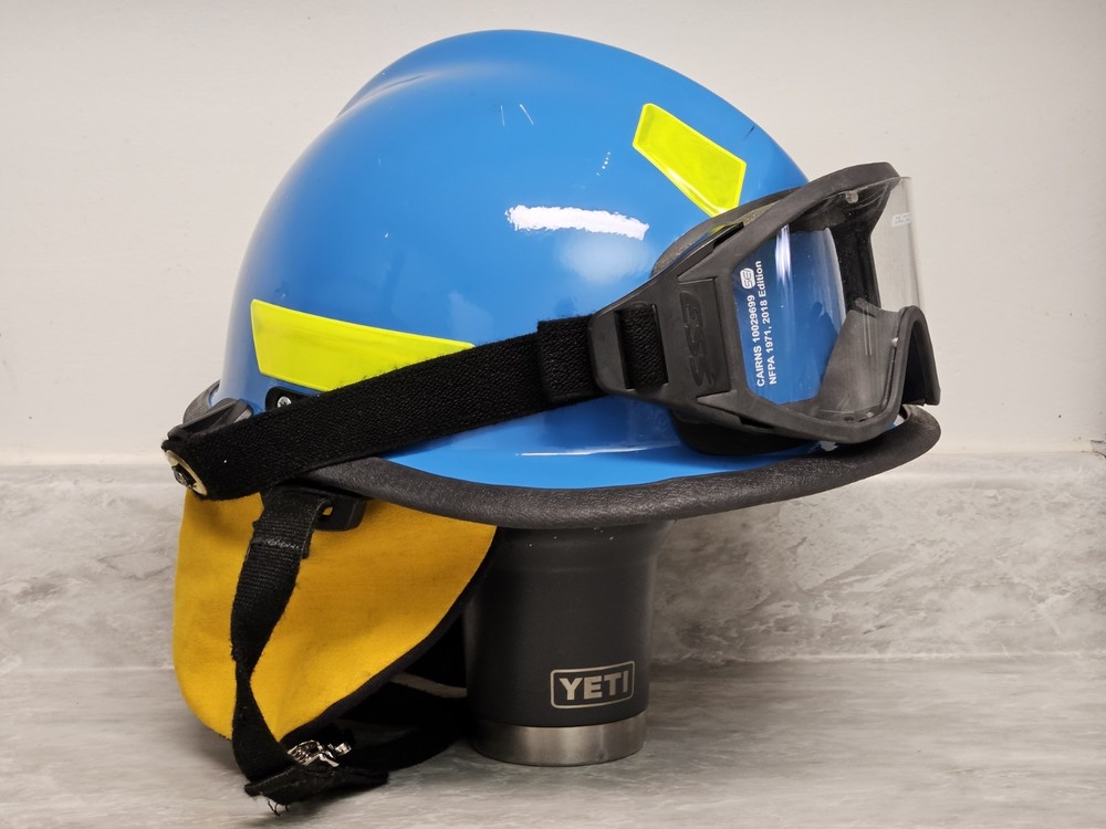 Cairns C-MOD Firefighter Rescue Helmet – Blue 2022 MFG Large w/ ESS Goggles