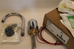 Chicago 116.103.AB.4 – Hytronic Deck Mount Electronic Faucet – Chrome